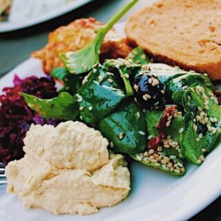 Hello and welcome to Top 5 Eateries!